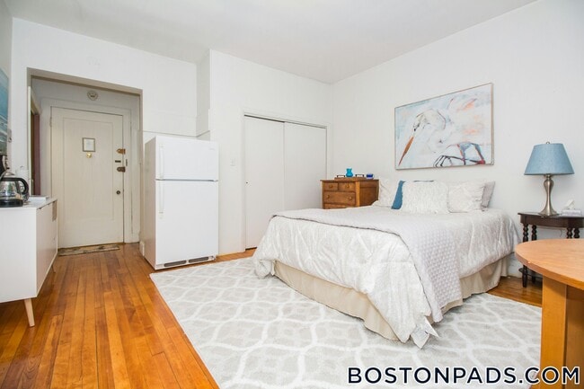 Building Photo - 1253 Beacon St Rental