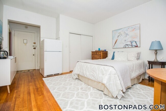 Building Photo - 1253 Beacon St Rental