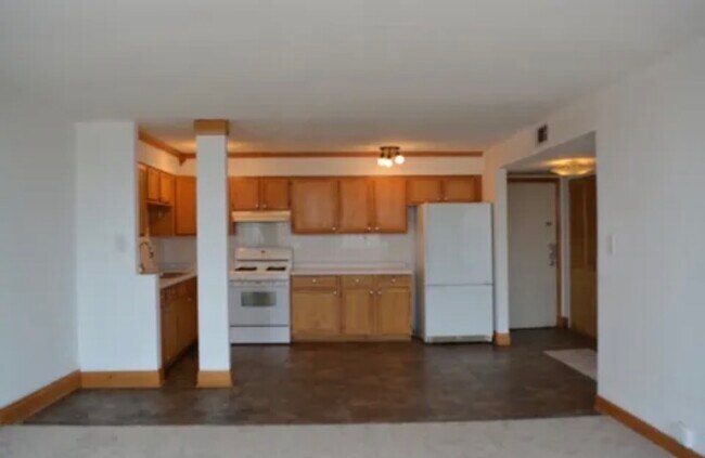7234 W North Ave