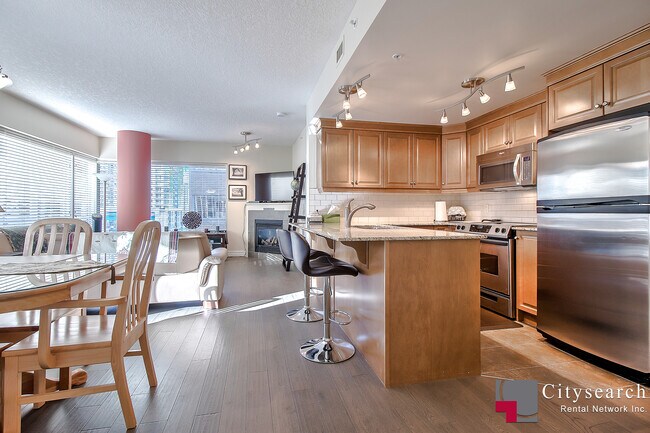 Photo - 920-805 5 Ave SW