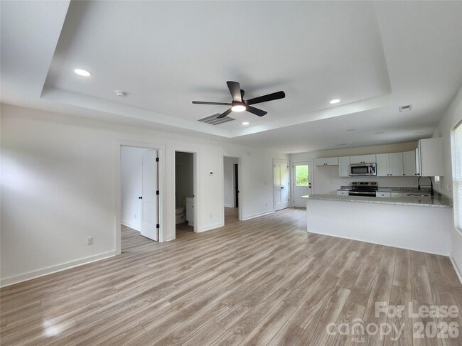 Photo - 907 Hill St