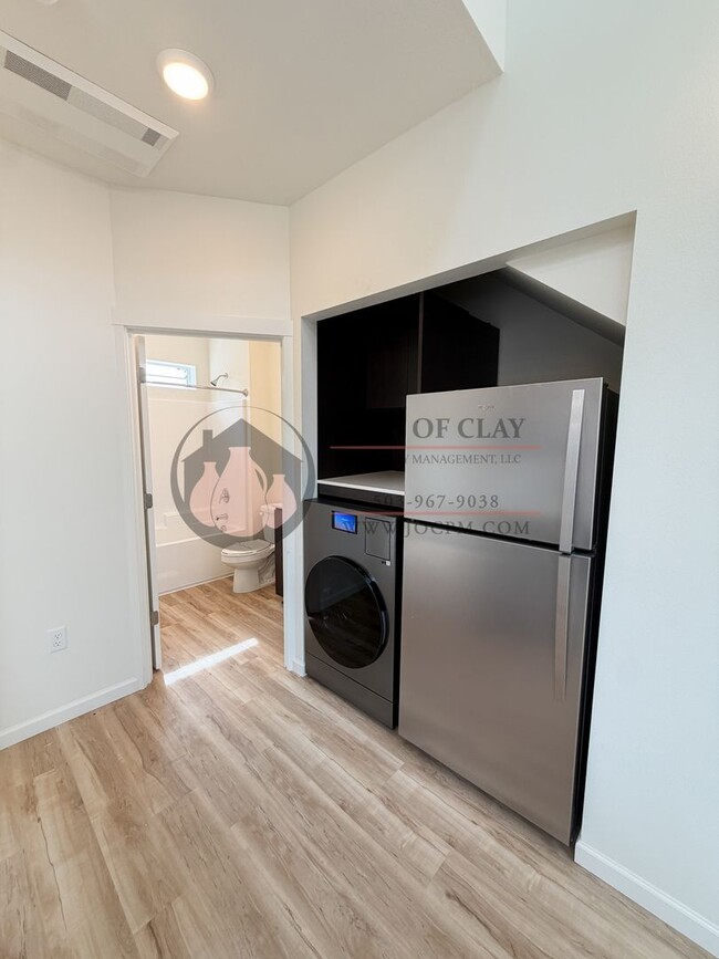 Photo - 2568 Gilbert St S
