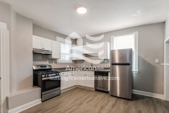 Photo - 760 Chateau Ave