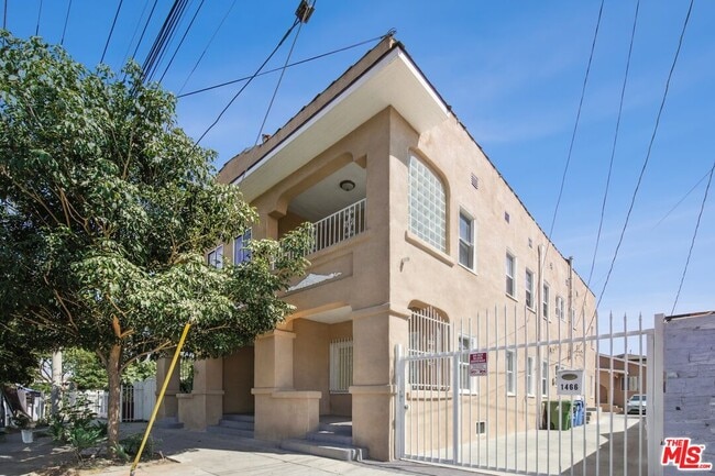 Building Photo - 1464 1/2 W 35th Pl Rental