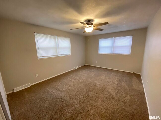 1915 W Marlene Ave