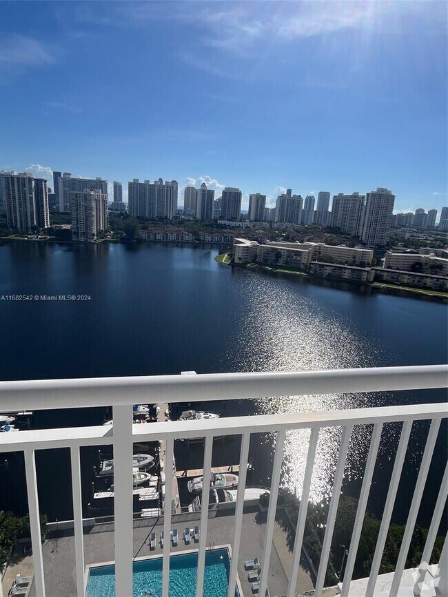 Building Photo - 18041 Biscayne Blvd Unit PH04-4 Rental