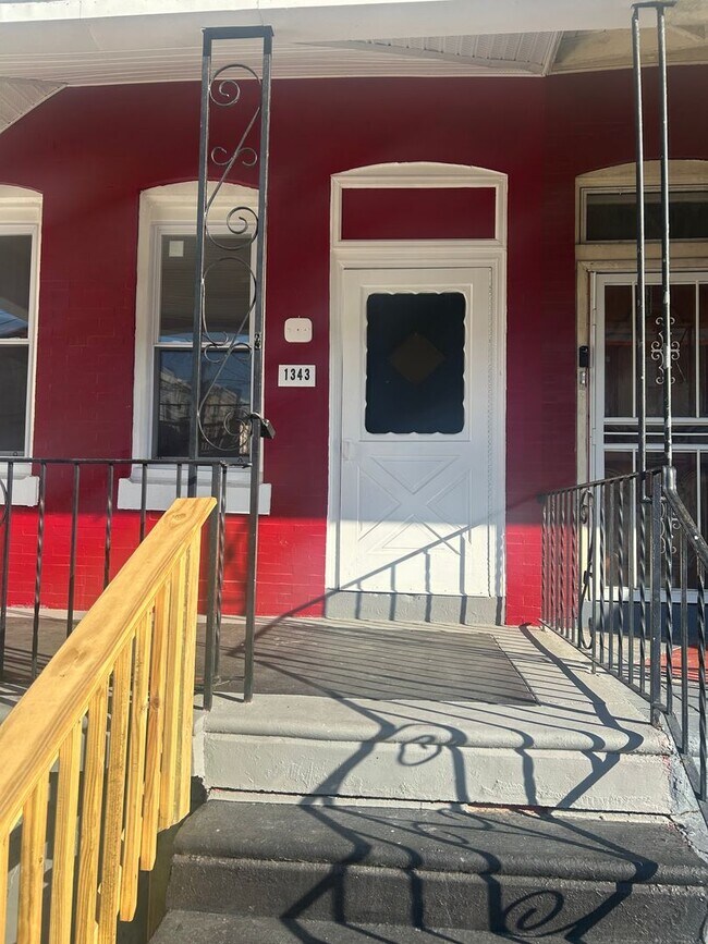 Building Photo - 3BR 1,5 bath Only with 3 Br pha voucher