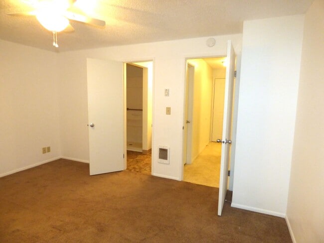 Photo - Cumjul05 - 1053-1055 Lansford Dr SE Unit 1053