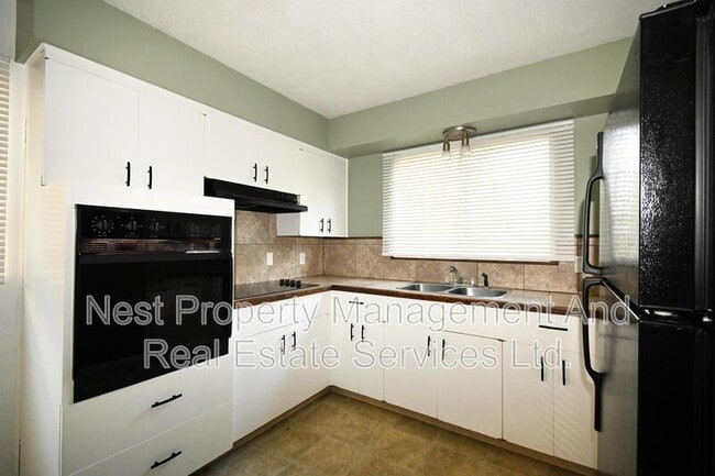 Building Photo - 362 Burden St