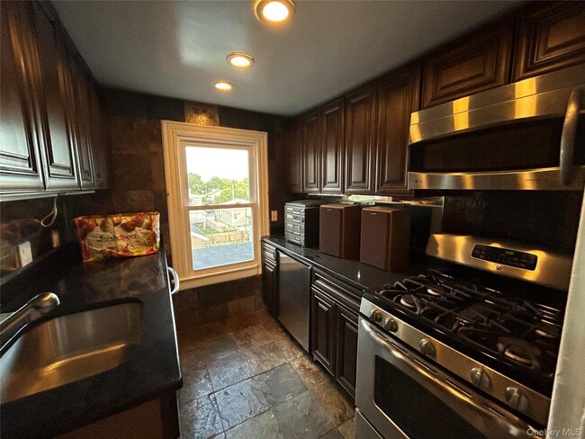 Photo - 14-11 147th St