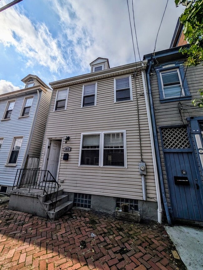 Building Photo - 1812 Jane St