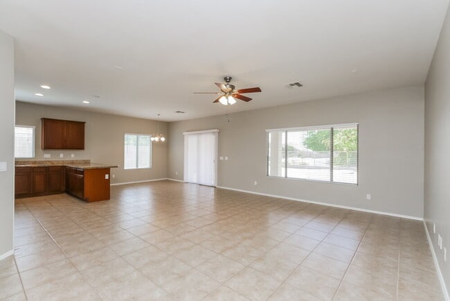 1427 E Megan Dr