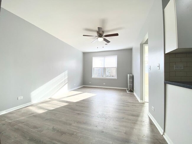 Photo - 4031 N Kenmore Ave