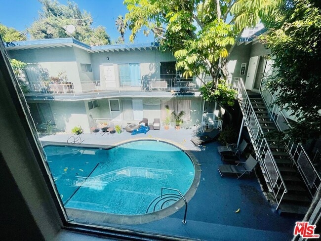 Photo - 941 N San Vicente Blvd Unidad 12