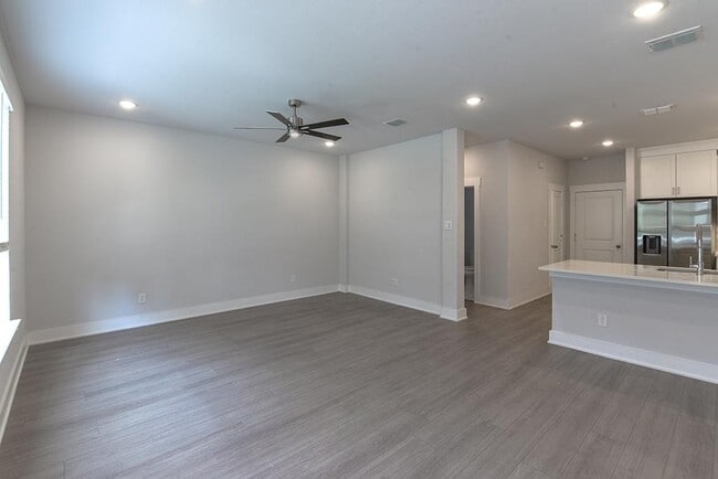 Photo - 817 Crystal Oak Ln
