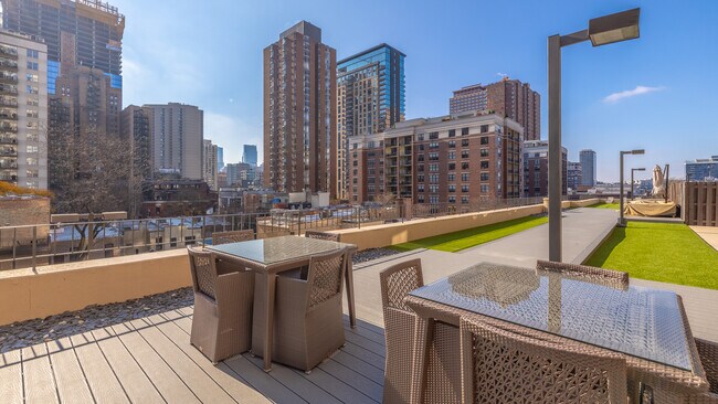 Photo - 33 W Delaware Pl