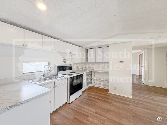 Photo - 1175 Meadow Lawn Street