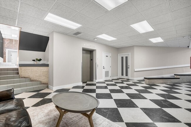 Photo - SCHNEIDER SQUARE Unit 320