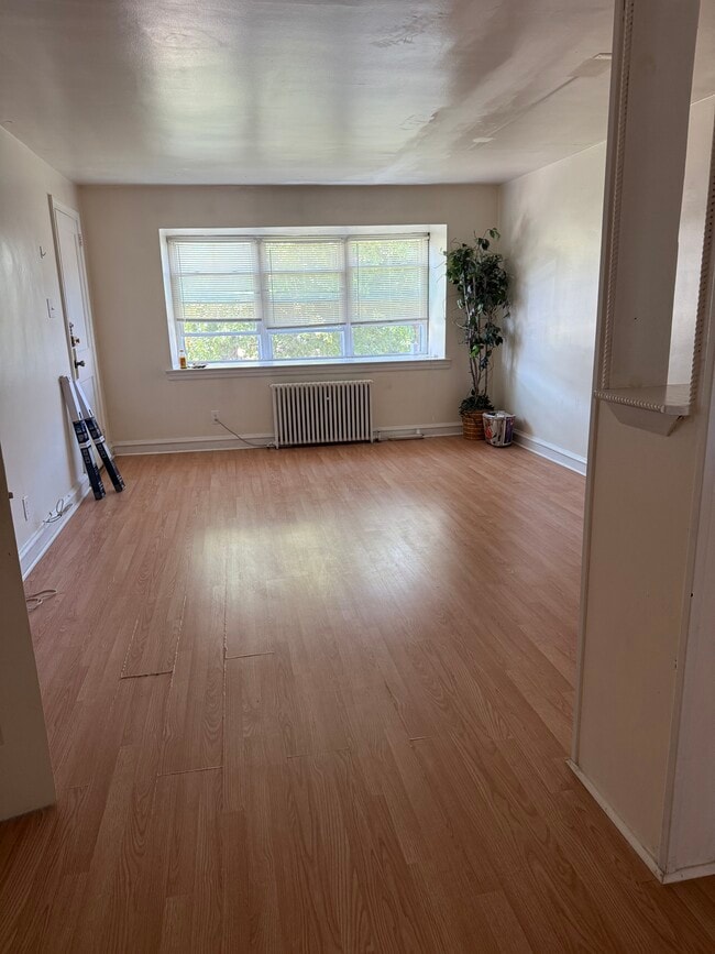 Living Room - 1338 E Mount Pleasant Ave Unit 1