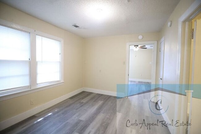 Photo - 1 bed / 1 bath apartment - $800