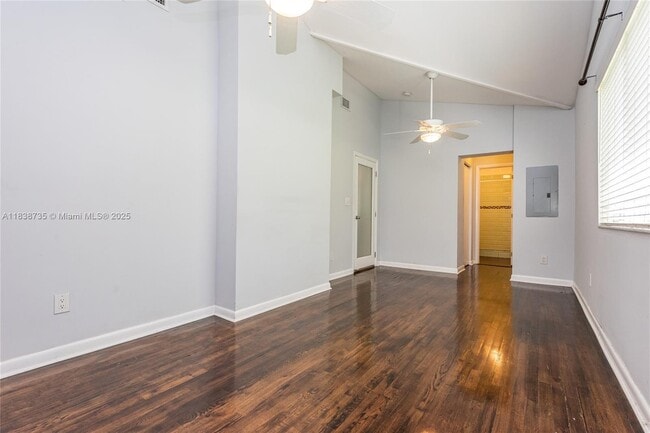 Photo - 330 NE 86th St