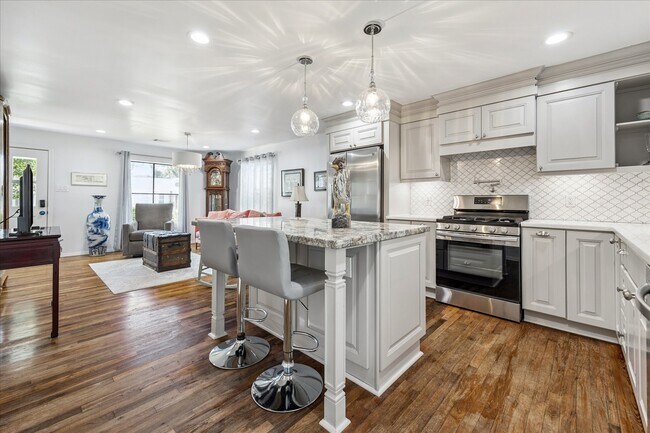 Photo - 4710 Edison St
