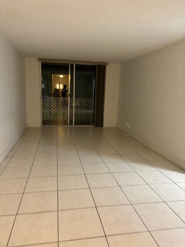 Living / Dining Area - 1805 Sans Souci Blvd Condo Unit 215