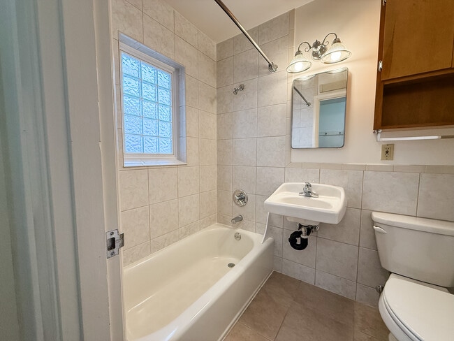 Bathroom - Brentwood Apartments