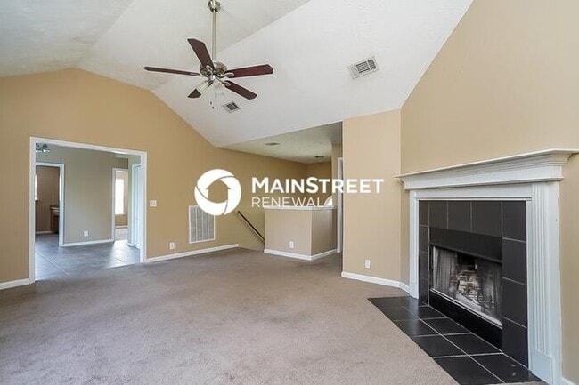 Photo - 3 Bedroom Pet-Friendly Home in La Vergne, TN with Main Street Renewal