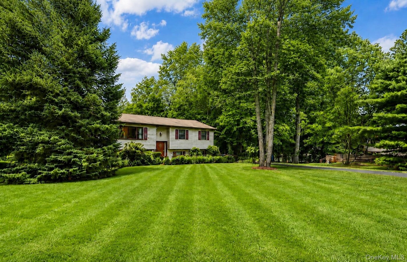 Photo - 8 Red Oak Ln