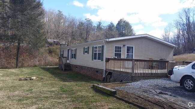Building Photo - Easy Walking Distance To WCU Campus-All In... Rental