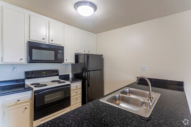 1 BR, 1 BA - 755 SF