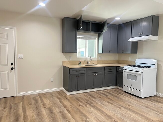 Photo - 3934 2nd Ave Unit 3934 12