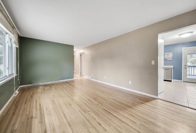 Photo - 6367 Zinnia Ln N