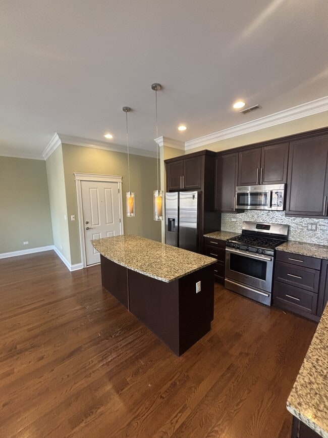 Photo - 212 N Halsted St