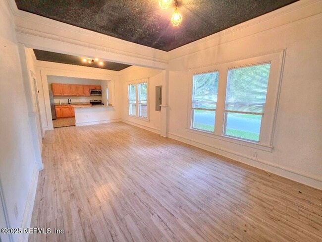 Photo - 3058 Phyllis St