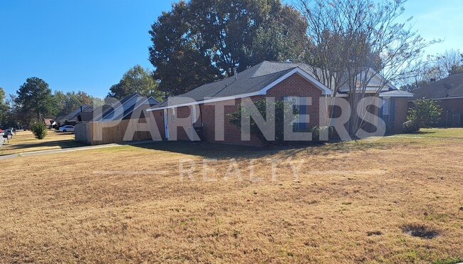 Photo - 844 Brookland Curv