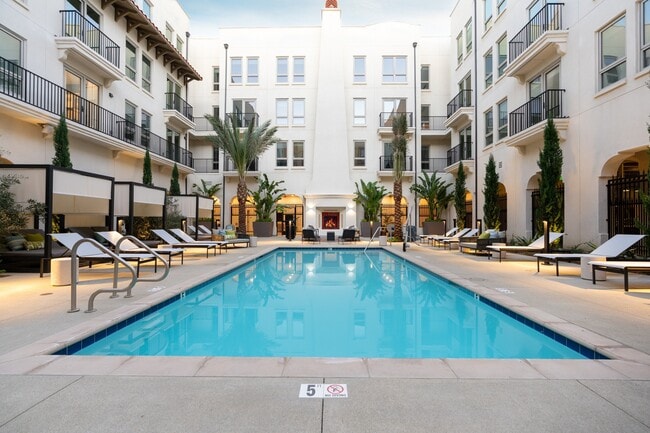 Building Photo - Village at Montclair
