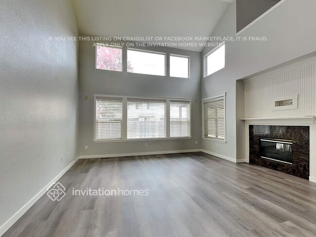 Photo - 5631 Komachin Loop SE