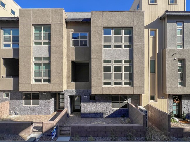 Building Photo - Luxury Townhome in Summerlin