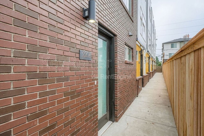 Photo - 2208 S Albion St Unit 4