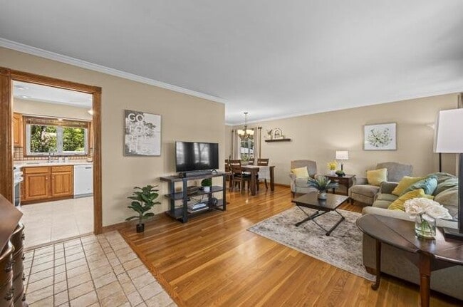 Photo - 932 Adelphi Rd