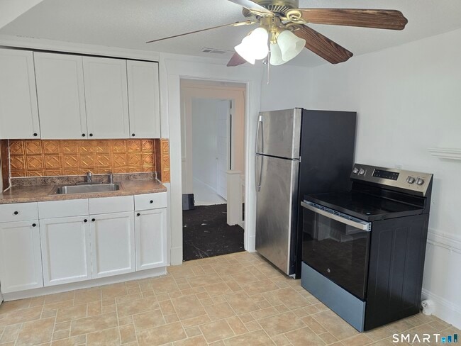 Building Photo - 103 Capen St Unit 2
