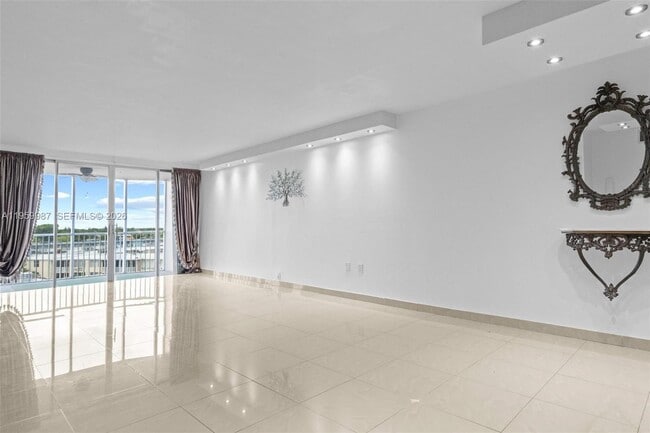 Photo - 1750 NE 191st St Unit 700-1