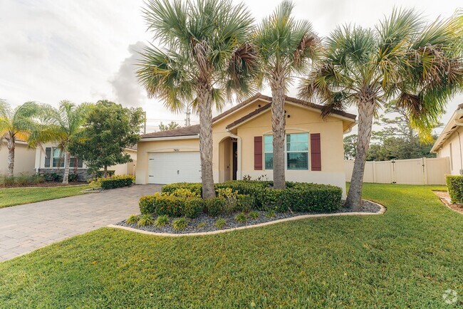 Building Photo - Exquisite 3/2/2 POOL home in Stuart