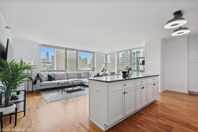 Photo - 33 W Ontario St Unidad 25B