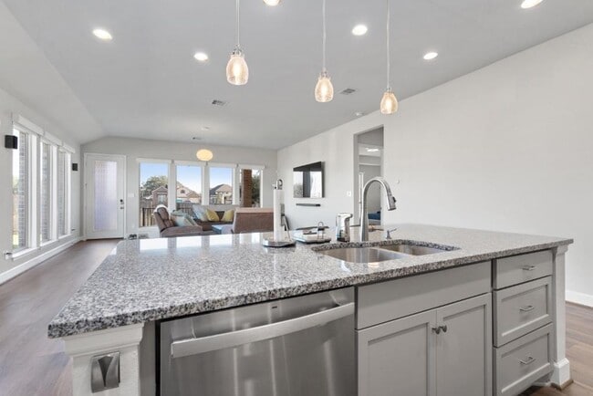 Photo - 547 Jefferson Dr