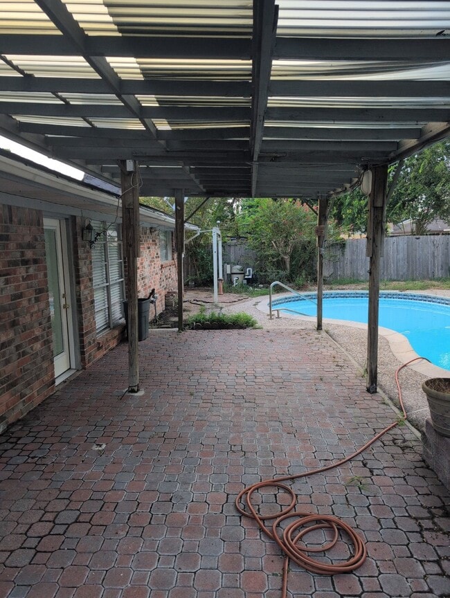 Photo - 723 Martin Ln