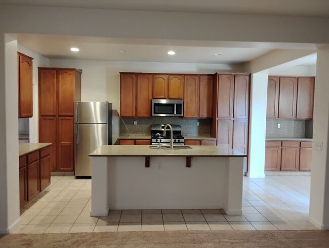 Photo - Spacious 6 Bedroom Home in North Merced - Solar Included!