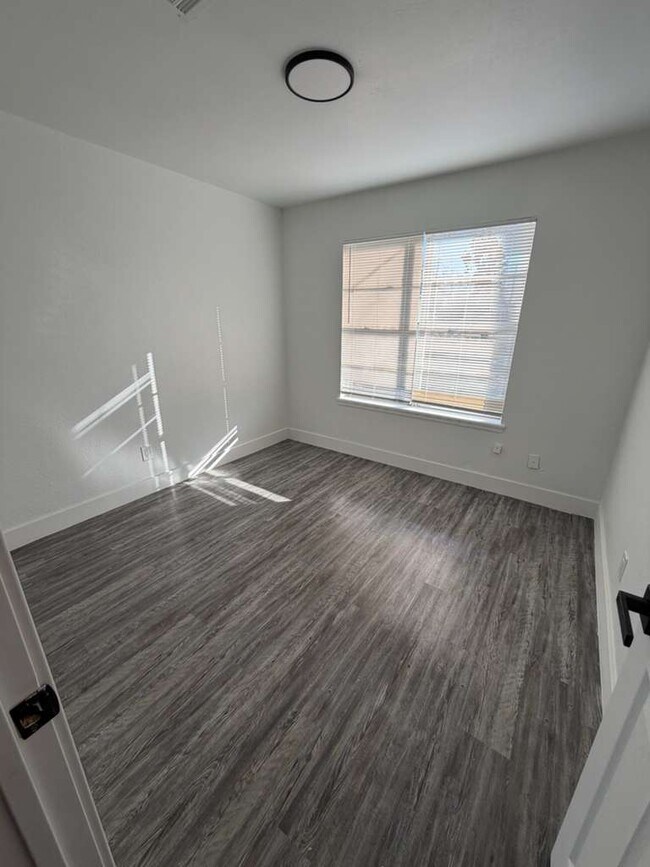 Photo - 3200 SW 44th St